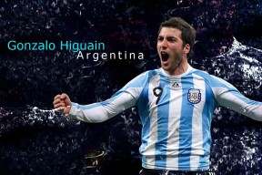 足球-巅峰之夜，Faker、莱万与湖人同框，战术博弈改写胜负剧本